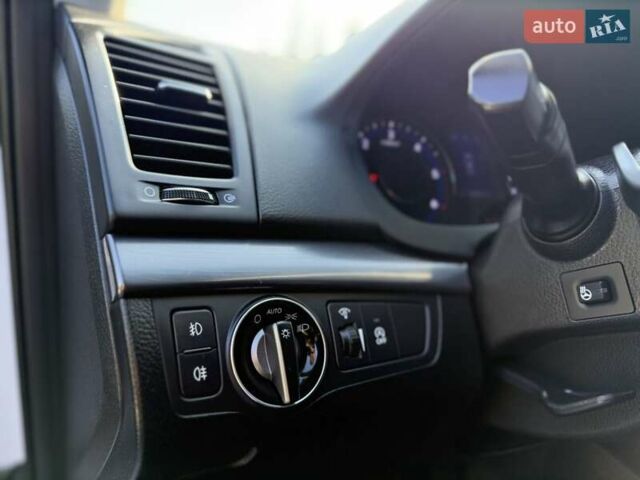 Хендай и40 2016 в Дубно на Automoto.ua Белый Хендай и40, объемом двигателя 1.7 л и пробегом 189 тыс. км за 13950 $, фото 44 на Automoto.ua
