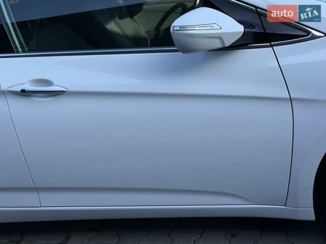 Хендай и40 2016 в Дубно на Automoto.ua Белый Хендай и40, объемом двигателя 1.7 л и пробегом 189 тыс. км за 13950 $, фото 33 на Automoto.ua