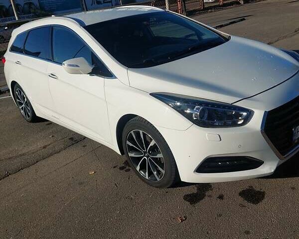 Хендай и40 2017 в Одессе на Automoto.ua Белый Хендай и40, объемом двигателя 1.69 л и пробегом 225 тыс. км за 14500 $, фото 14 на Automoto.ua