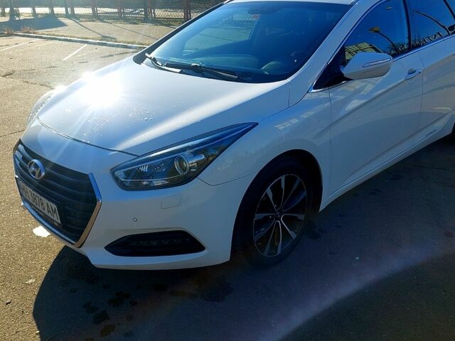 Белый Хендай и40, объемом двигателя 1.7 л и пробегом 225 тыс. км за 14500 $, фото 6 на Automoto.ua