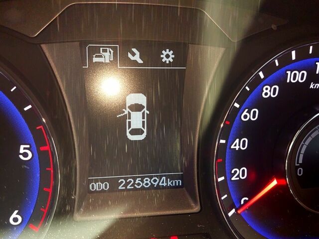 Белый Хендай и40, объемом двигателя 1.7 л и пробегом 225 тыс. км за 14500 $, фото 10 на Automoto.ua