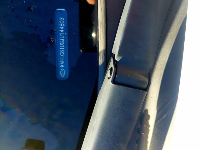 Белый Хендай и40, объемом двигателя 1.7 л и пробегом 225 тыс. км за 14500 $, фото 8 на Automoto.ua