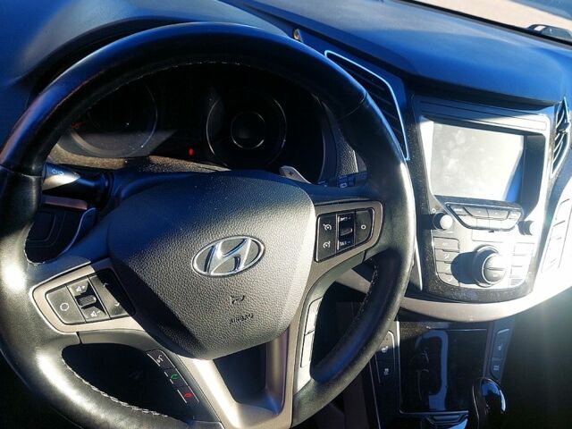 Белый Хендай и40, объемом двигателя 1.7 л и пробегом 225 тыс. км за 14500 $, фото 9 на Automoto.ua