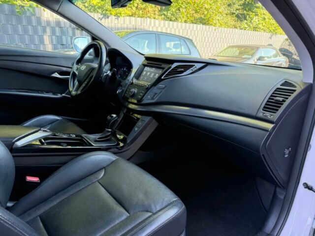 Белый Хендай и40, объемом двигателя 1.6 л и пробегом 34 тыс. км за 7500 $, фото 9 на Automoto.ua