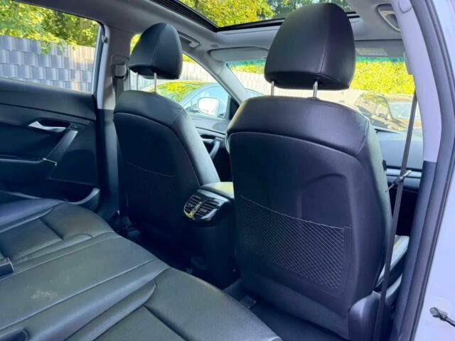 Белый Хендай и40, объемом двигателя 1.6 л и пробегом 34 тыс. км за 7500 $, фото 10 на Automoto.ua