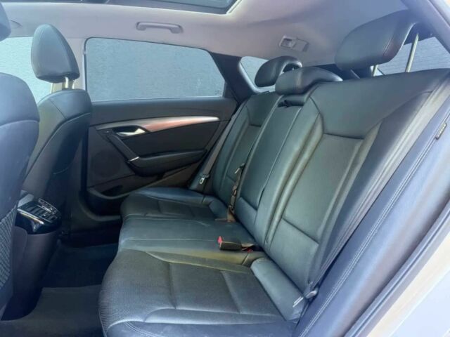 Белый Хендай и40, объемом двигателя 1.6 л и пробегом 34 тыс. км за 7500 $, фото 12 на Automoto.ua