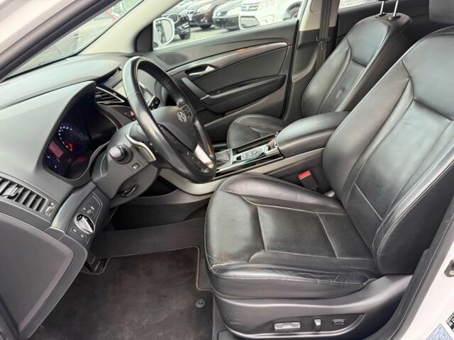 Хендай и40 2018 в Полтаве на Automoto.ua Белый Хендай и40, объемом двигателя 1.7 л и пробегом 38 тыс. км за 5472 $, фото 8 на Automoto.ua