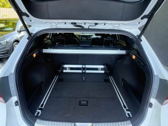 Белый Хендай и40, объемом двигателя 1.6 л и пробегом 34 тыс. км за 7500 $, фото 13 на Automoto.ua