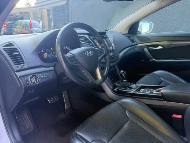 Белый Хендай и40, объемом двигателя 1.6 л и пробегом 34 тыс. км за 7500 $, фото 6 на Automoto.ua