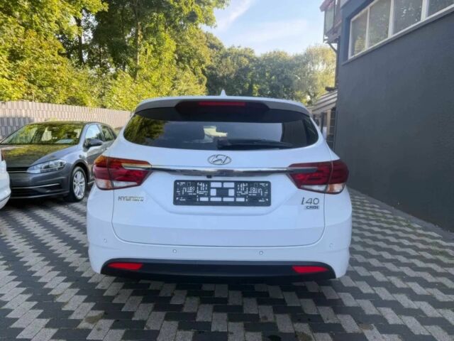 Белый Хендай и40, объемом двигателя 1.6 л и пробегом 34 тыс. км за 7500 $, фото 4 на Automoto.ua