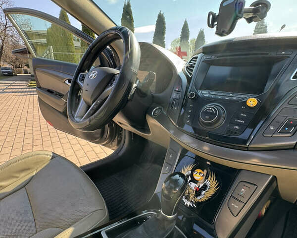 Бежевий Хендай і40, об'ємом двигуна 1.7 л та пробігом 190 тис. км за 11000 $, фото 18 на Automoto.ua