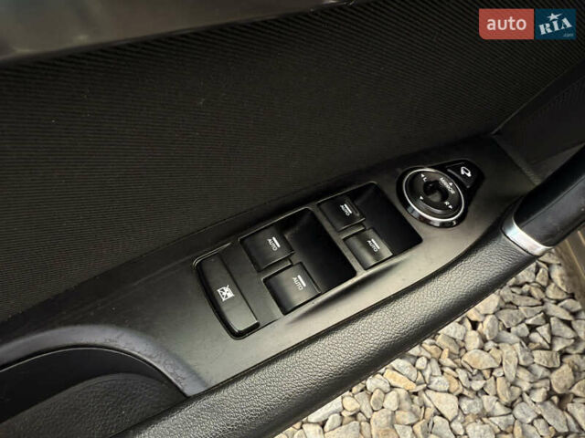 Бежевий Хендай і40, об'ємом двигуна 1.7 л та пробігом 282 тис. км за 10300 $, фото 2 на Automoto.ua