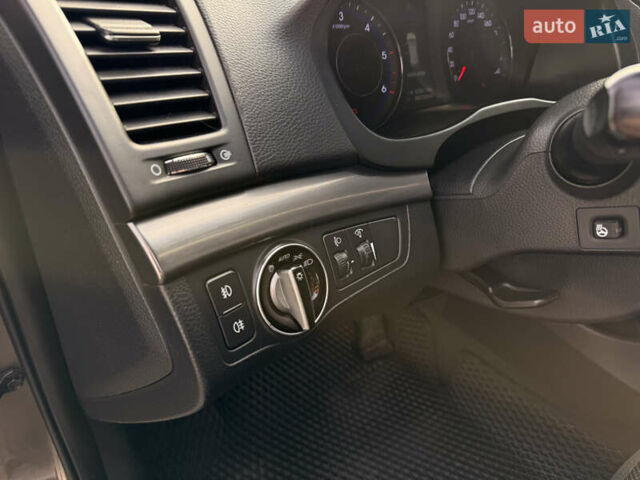 Бежевий Хендай і40, об'ємом двигуна 1.7 л та пробігом 282 тис. км за 10300 $, фото 4 на Automoto.ua