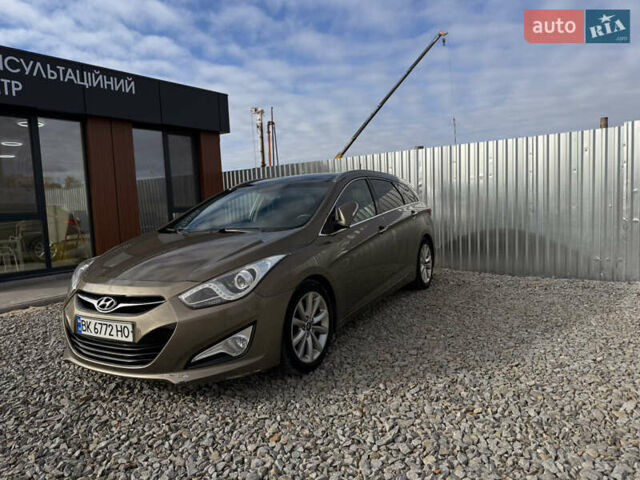 Бежевий Хендай і40, об'ємом двигуна 1.7 л та пробігом 282 тис. км за 10300 $, фото 1 на Automoto.ua