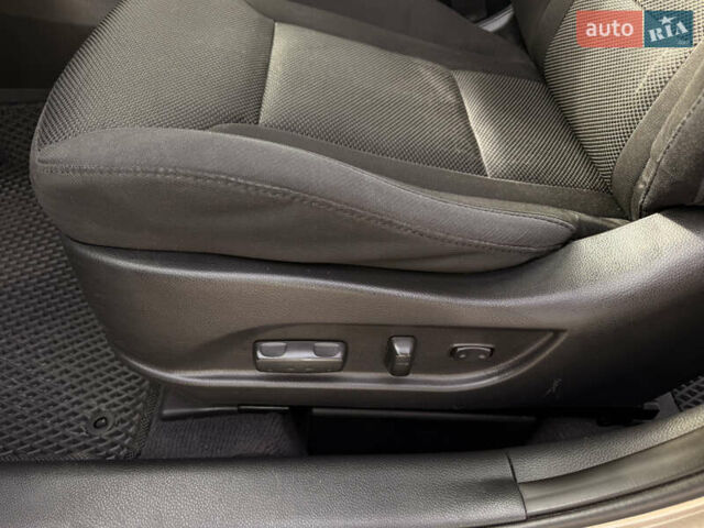 Бежевий Хендай і40, об'ємом двигуна 1.7 л та пробігом 282 тис. км за 10300 $, фото 3 на Automoto.ua