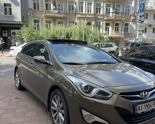 Бежевый Хендай и40, объемом двигателя 1.69 л и пробегом 278 тыс. км за 9450 $, фото 10 на Automoto.ua