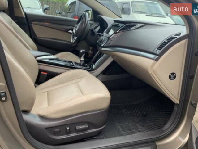 Бежевый Хендай и40, объемом двигателя 1.69 л и пробегом 278 тыс. км за 9450 $, фото 2 на Automoto.ua