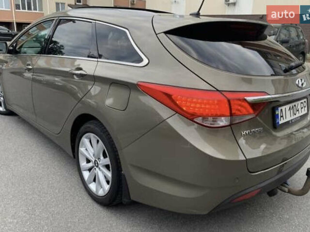 Бежевый Хендай и40, объемом двигателя 1.69 л и пробегом 278 тыс. км за 9450 $, фото 5 на Automoto.ua