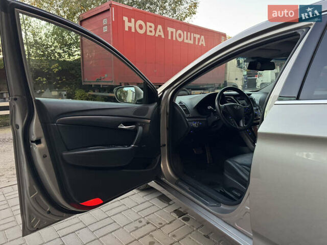 Бежевый Хендай и40, объемом двигателя 1.7 л и пробегом 196 тыс. км за 14800 $, фото 56 на Automoto.ua