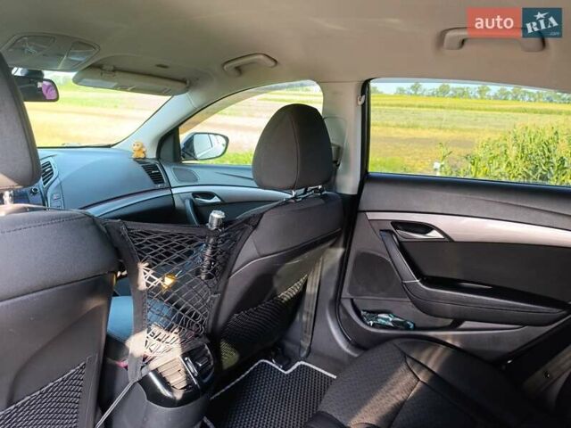Черный Хендай и40, объемом двигателя 1.69 л и пробегом 215 тыс. км за 9300 $, фото 3 на Automoto.ua