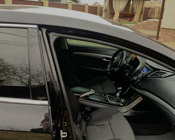 Чорний Хендай і40, об'ємом двигуна 1.69 л та пробігом 230 тис. км за 9500 $, фото 7 на Automoto.ua