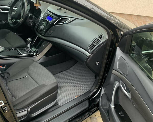 Чорний Хендай і40, об'ємом двигуна 1.69 л та пробігом 230 тис. км за 9500 $, фото 6 на Automoto.ua