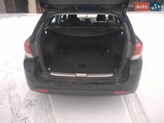 Черный Хендай и40, объемом двигателя 1.7 л и пробегом 167 тыс. км за 11000 $, фото 5 на Automoto.ua