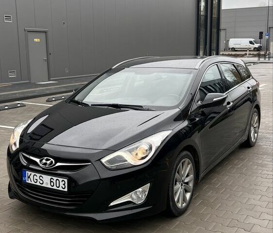 Черный Хендай и40, объемом двигателя 1.7 л и пробегом 236 тыс. км за 4059 $, фото 2 на Automoto.ua