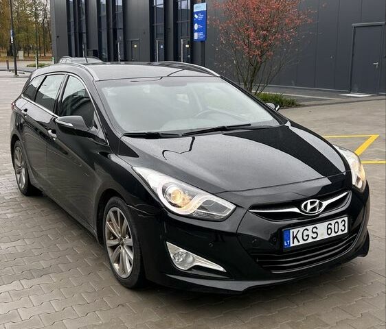 Черный Хендай и40, объемом двигателя 1.7 л и пробегом 236 тыс. км за 4059 $, фото 1 на Automoto.ua