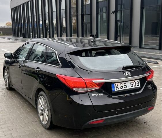 Черный Хендай и40, объемом двигателя 1.7 л и пробегом 236 тыс. км за 4059 $, фото 3 на Automoto.ua