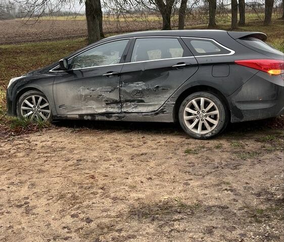 Черный Хендай и40, объемом двигателя 1.7 л и пробегом 236 тыс. км за 4059 $, фото 7 на Automoto.ua