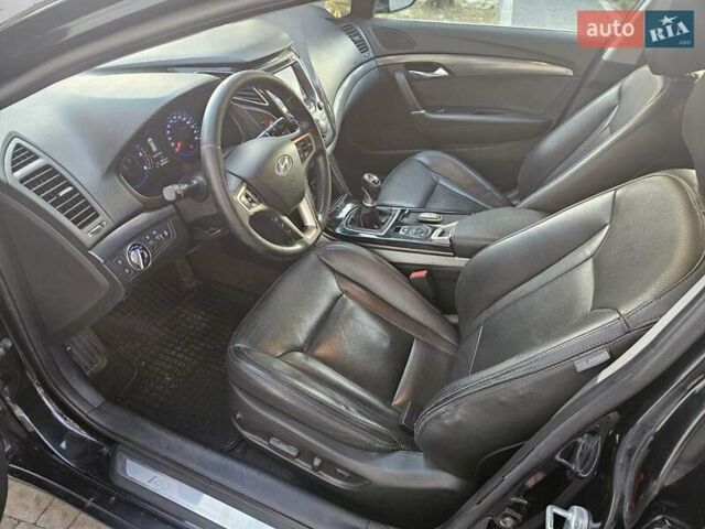Черный Хендай и40, объемом двигателя 1.7 л и пробегом 259 тыс. км за 8600 $, фото 4 на Automoto.ua