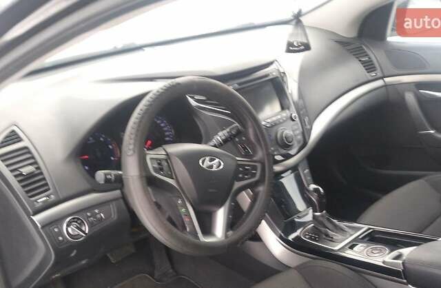 Черный Хендай и40, объемом двигателя 1.7 л и пробегом 167 тыс. км за 11000 $, фото 4 на Automoto.ua