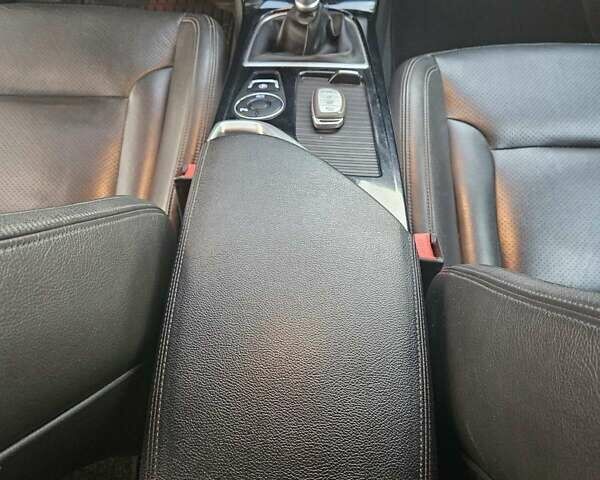 Черный Хендай и40, объемом двигателя 1.7 л и пробегом 259 тыс. км за 8600 $, фото 6 на Automoto.ua