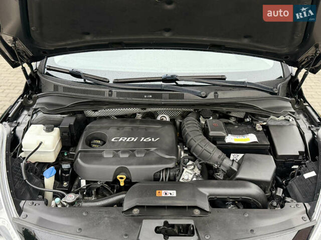 Черный Хендай и40, объемом двигателя 1.7 л и пробегом 197 тыс. км за 11000 $, фото 17 на Automoto.ua