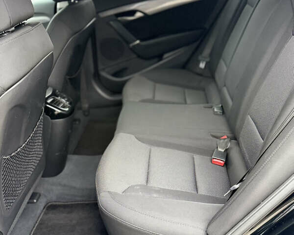 Черный Хендай и40, объемом двигателя 1.7 л и пробегом 197 тыс. км за 11000 $, фото 11 на Automoto.ua