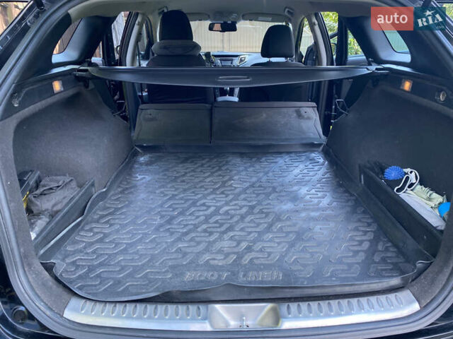 Черный Хендай и40, объемом двигателя 1.7 л и пробегом 242 тыс. км за 8000 $, фото 9 на Automoto.ua