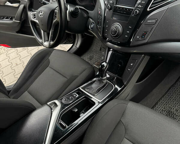 Чорний Хендай і40, об'ємом двигуна 1.69 л та пробігом 198 тис. км за 9300 $, фото 5 на Automoto.ua