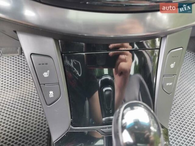 Черный Хендай и40, объемом двигателя 1.7 л и пробегом 213 тыс. км за 11700 $, фото 15 на Automoto.ua