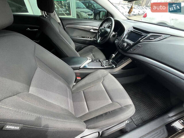 Черный Хендай и40, объемом двигателя 1.7 л и пробегом 182 тыс. км за 9500 $, фото 12 на Automoto.ua