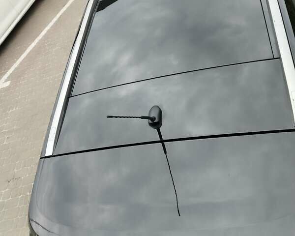 Черный Хендай и40, объемом двигателя 1.7 л и пробегом 213 тыс. км за 11700 $, фото 11 на Automoto.ua