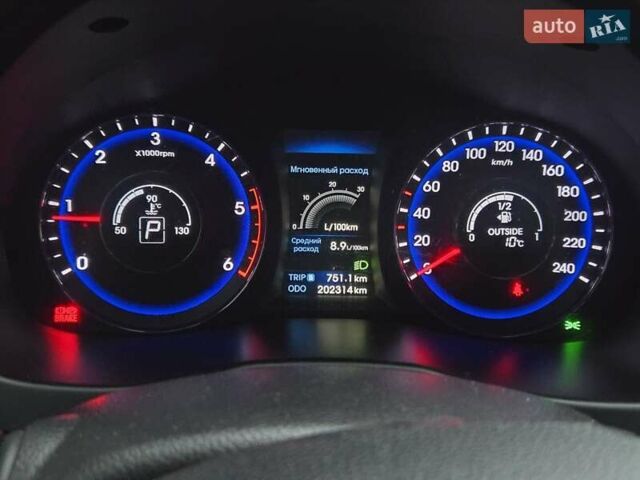 Черный Хендай и40, объемом двигателя 1.7 л и пробегом 202 тыс. км за 10700 $, фото 21 на Automoto.ua