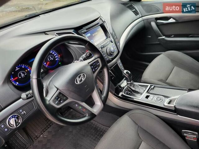 Черный Хендай и40, объемом двигателя 1.69 л и пробегом 245 тыс. км за 8800 $, фото 12 на Automoto.ua