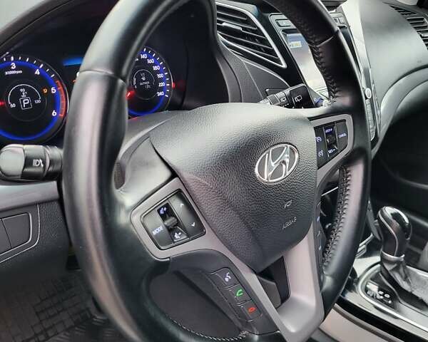 Черный Хендай и40, объемом двигателя 1.69 л и пробегом 245 тыс. км за 8800 $, фото 11 на Automoto.ua