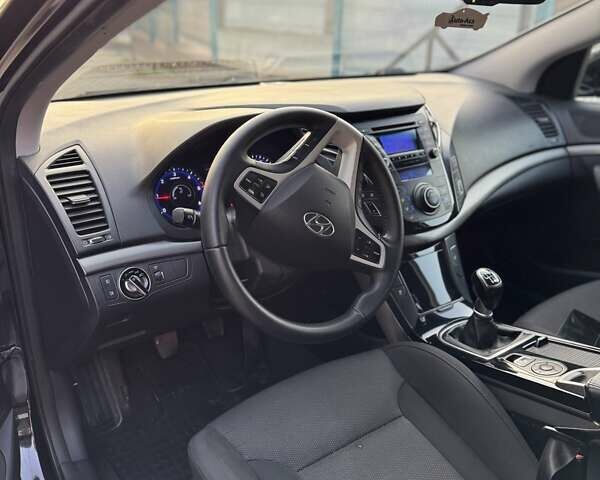 Чорний Хендай і40, об'ємом двигуна 1.7 л та пробігом 214 тис. км за 8999 $, фото 34 на Automoto.ua