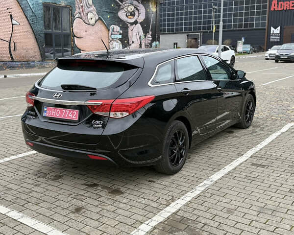 Черный Хендай и40, объемом двигателя 1.7 л и пробегом 197 тыс. км за 11000 $, фото 5 на Automoto.ua