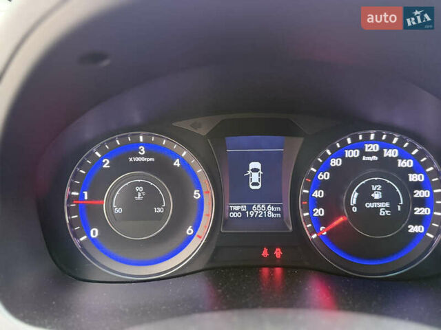 Черный Хендай и40, объемом двигателя 1.7 л и пробегом 197 тыс. км за 11000 $, фото 15 на Automoto.ua