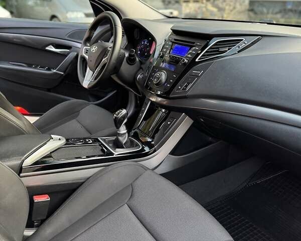 Чорний Хендай і40, об'ємом двигуна 1.7 л та пробігом 214 тис. км за 8999 $, фото 60 на Automoto.ua