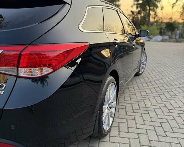 Чорний Хендай і40, об'ємом двигуна 1.7 л та пробігом 214 тис. км за 8999 $, фото 13 на Automoto.ua