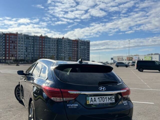 Черный Хендай и40, объемом двигателя 1.7 л и пробегом 181 тыс. км за 11700 $, фото 4 на Automoto.ua